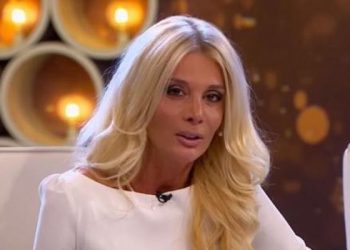 “ყველა შურიანის ჯინაზე, არამცთუ არ დავბერდე, გადავწყვიტე, საერთოდ არც გარდავიცვალო…” – ნინო ნადირაძე საცურაო კოსტიუმში ბრწყინვალედ გამოიყურება