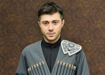 “მოქალაქეებს უკიდურეს გაჭირვებაში უწევთ ცხოვრობა, ამ დროს ქვეყანას ოლიგარქი მართავს და ამ ყველაფერზე ხელისუფლება ამბობს, რომ დემოკრატია და სიმშვიდე გვაქვსო?! თუ მათ მამა მარჩენალს რამე საფრთხე შეექმნა, მზად არიან ქვეყნის ინტერესები გადააყოლონ..” – კახა კინწურაშვილის პოსტი სოციალურ ქსელში