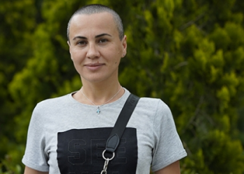 “პრობლემას ვეღარ გავუმკლავდი” – რატომ გადაიპარსა ქეთი ხუციშვილმა თმა ?