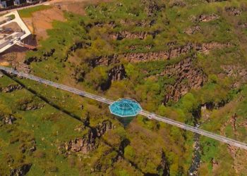 რა ღირს დაშბაშის კანიონზე შესვლა და „ბრილიანტის ხიდზე“ გასეირნება