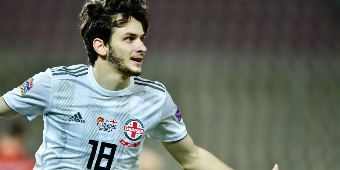 “სამედიცინოზე სწავლობს და..” – ეს ულამაზესი გოგონა ხვიჩა კვარაცხელიას შეყვარებულია (ფოტოები)