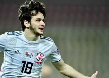 “სამედიცინოზე სწავლობს და..” – ეს ულამაზესი გოგონა ხვიჩა კვარაცხელიას შეყვარებულია (ფოტოები)