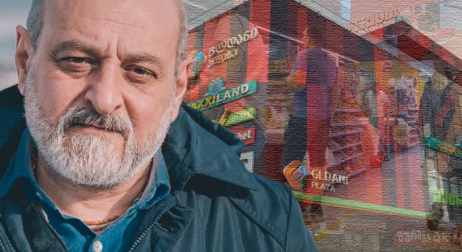 “გლდანის მოლში გაოფლილი და ბოლომდე გატიალებული მამაკაცი ცოლისთვის სახეზე ნაყინის წასმას ცდილობდა… ხო მთხოვე ნაყინი, ჰოდა გიყიდე, რატომ არ ჭამო… შემდეგ ნაბიჭვარმა ქალს..”