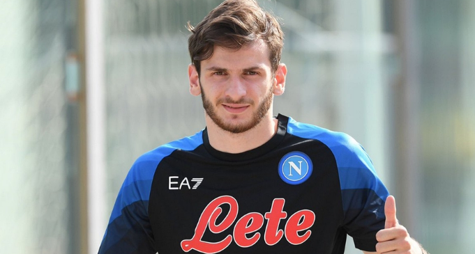 როგორია ხვიჩა კვარაცხელიას ყოველკვირეული ანაზღაურება ნაპოლიში ?