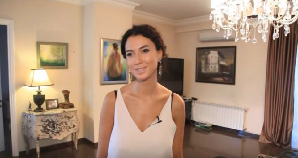 სალომე ღვინიაშვილის და ზურა ხიზანიშვილის ელეგანტური ბინა თბილისში