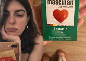 “სალაროსთან ბიჭი მედგა რომელიც ძალიან დაძაბული იყო დავეხდე და პრეზერვატივს ყიდულობდა… გასული არ იყო კარში და მოლარეებმა ატეხეს სიცილი.. ავდექი და მეც..”