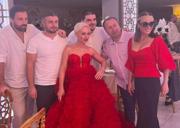 ქუთაისელი გოგო ცოლად რუს „კანონიერ ქურდს“ გაჰყვა, ქორწილში თამადა დავით ლიკლიკაძე იყო – იხილეთ ფოტოები