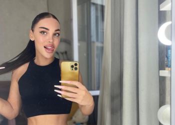 “ჩემი და.. მგავს ?” – კესარია აბრამიძე ულამაზესი დის ფოტოს აქვეყნებს