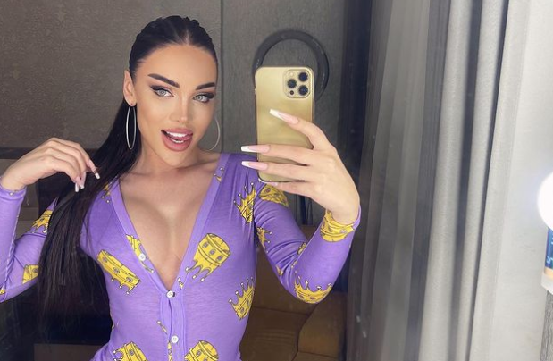 “ქმარმა მანქანა მაჩუქა, ოღონდ ვისმა ქმარმა..” – ნახეთ რა პოსტს აქვეყნებს კესარია აბრამიძე