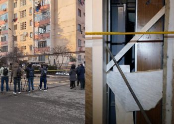 “ეხლა გახლდით შემთხვევის ადგილზე… ლიფტი გამოიძახა მამაკაცმა… ლიფტი აცდა სართულს მაგრამ კარი იქ გაიღო სადაც განოიძახა.. დაუკვირვებლად შედგა ფეხი და..” – რა მოხდა რეალურად ვაზისუბანში, სადაც ახალგაზრდა ცოლ-ქმარი ტრაგიკულად დაიღუპა