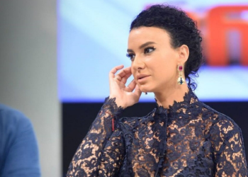 „არ ვემ­ხრო­ბი ბი­ძი­ნა ივა­ნიშ­ვი­ლის მიერ შექ­მნილ რუსულ კა­ნონს…ჩემი ქვეყ­ნის და ჩემი შვი­ლე­ბის მო­მავ­ლის­თვის ვარ აქ” – სალომე ღვინიაშვილი