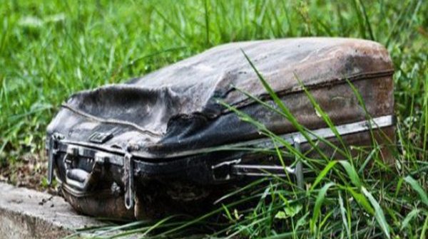 გოგონამ ქუჩაში ძველი “ჩემოდანი” იპოვა, შიგნით ნანახმა კი გოგონა შოკში ჩააგდო ნახეთ (ფოტოები)