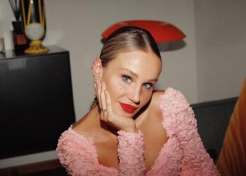 „დიახ ეს მე ვარ. უამრავ ადამიანს აწუხებს..” – რა სჭირს ანუკის სახეზე ? – დიზაინერი მოულოდნელ ფოტოს აქვეყნებს