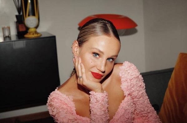 „დიახ ეს მე ვარ. უამრავ ადამიანს აწუხებს..” – რა სჭირს ანუკის სახეზე ? – დიზაინერი მოულოდნელ ფოტოს აქვეყნებს