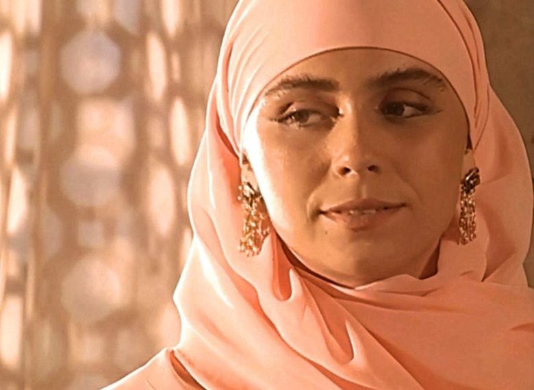 ნაოჭები და ასაკოვანი კანი – “კლონის” ვარსკვლავს” ვეღარ იცნობთ