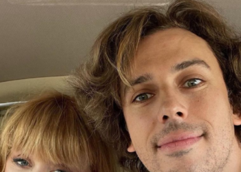 74 წლის ალა პუგაჩოვა სახალხოდ გამოჩნდა – როგორ გამოიყურება მომღერალი დღეს