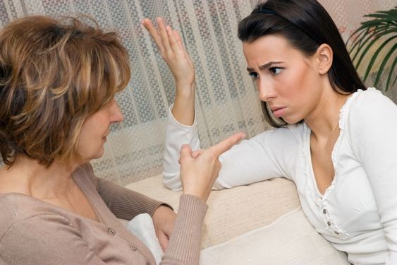 რა დავუძახოთ დედამთილს? – დედა, დეიდა თუ…