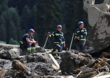 „არცერთ მაღაზიაში ფულს არ გვართმევენ… რაჭველები ყოფილან ხალხი, რა დღეში არიან და…“ – როგორ ხვდებიან რაჭაში მაშველებს