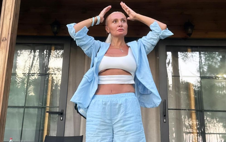 საოცარ ფორმაშია – ნანუკა ჟორჟოლიანი იტალიის ერთ-ერთ სანაპიროზე გადაღებულ ფოტოებს აქვეყნებს