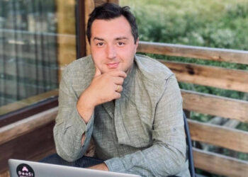 „ქვეყანა დგას უდიდესი რისკის წინაშე, მარტივად რომ ავხსნათ – საქართველოს მოქალაქეები დაემშვიდობებიან VISA–ს და MASTERCARD–ს. ასევე საბანკო ტრანსფერებს, მობაილ ბანკინგს და ა.შ” – რას წერს ოთო აბესაძე