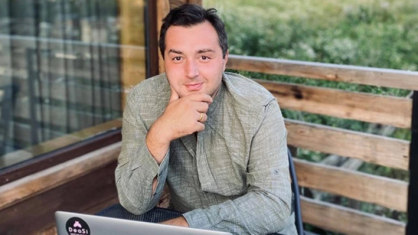 „ქვეყანა დგას უდიდესი რისკის წინაშე, მარტივად რომ ავხსნათ – საქართველოს მოქალაქეები დაემშვიდობებიან VISA–ს და MASTERCARD–ს. ასევე საბანკო ტრანსფერებს, მობაილ ბანკინგს და ა.შ” – რას წერს ოთო აბესაძე