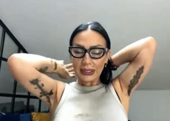 ლელა წურწუმიას ორიგინალური ტატუები – რა ფოტოს აქვეყნებს “ქართველი ვარსკვლავების” გვერდი