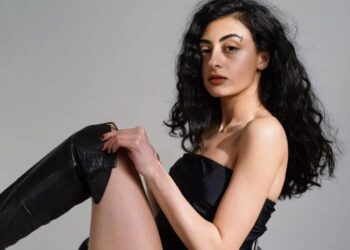 ფოტო : “ჩემი შემქმნელები” – როგორ გამოიყურებოდნენ ნატალია ყიფშიძის მშობლები ზურა ყიფშიძის ვარსკვლავის გახსნის ცერემონიაზე