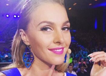 თამთა საბერძნეთში სცენაზე წელსზევით სრულიად შიშველი წარსდგა და დარბაზი გადარია – ნახეთ ფოტო