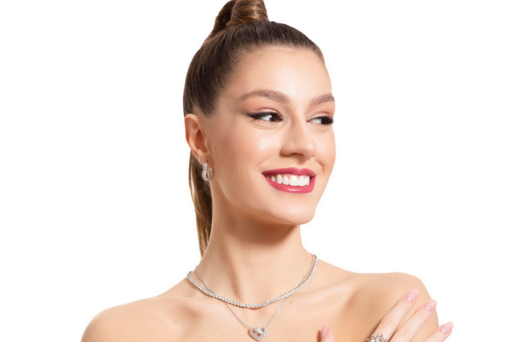 “რა ლამაზია ეს გოგო” – ლიზა ჩიჩუა დუბაიში ისვენებს – რა ფოტოებს აქვეყნებს ირაკლი მაქაცარიას მეუღლე