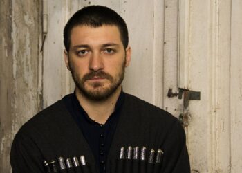 „არ მომწონს დახვრეტილი ცხვირები, ენები, სხეულზე ყველგან ტატუ… დედაჩემის დროს ასეთი ქალი ცოლად რომ მოგეყვანა, სახლიდან გამოგაგდებდნენ და სხვებიც იტყოდნენ, მეძავი შეირთოო…” – თორნიკე გოგრიჭიანი