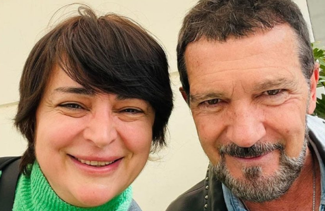 „მეუბნება ქართველებთან სურათის გადაღებაში ორმაგ თანხას ვიღებო.. ვუთხარი, თოფურიამ ისეთი რამ გაუკეთა ესპანეთს აქეთ გეკუთვნის გადახდა-თქო“ – რას წერს ქართველი ქალი ანტონიო ბანდერასთან შეხვედრის შესახებ