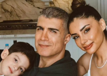 “სოაცარი და მდიდრული ვილა” – როგორ გამოიყურება თურქი მსახიობის ოზჟან დენისის სახლი, სადაც ახლადმოყვანილ ცოლთან და შვილთან ერთად ცხოვრობს