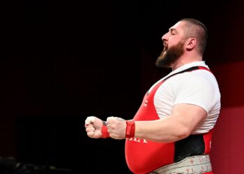 “მაგ თითებში ჩანს რამხელა არაამქვეყნიური შრომა გაქვს ჩადებული” – როგორ გამოიყურება ლაშა ტალახაძის ხელები ოლიმპიადის დასრულების შემდეგ