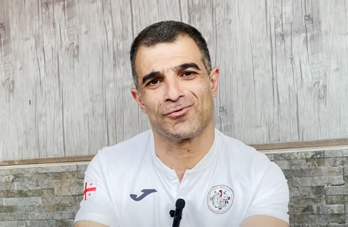 “აეროპორტის კადრს ნახავდი ალბათ, რომ არავინ არ დაგხვდა” – რა კომენტარი გააკეთა ვახტანგ ახობაძემ იმ ფაქტის შესახებ, როდესაც აეროპორტში ჩემპიონობის შემდეგ მხოლოდ რამდენიმე ადამიანი დახვდა