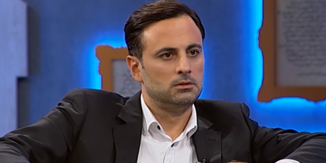 “რაც შეეხება ჩემს პოზიციას, ბევრმა მომნიშნა „იმედის“ ეთერში გაკეთებულ ძველ განცხადებაზე, რომ ქვეყნის კურსის შეცვლის შემთხვევაში თანამდებობას დავტოვებდი. მინდა ხმამაღლა განვაცხადო…” – რას წერს ზურა ხაჩიძე ქვეყანაში განვითარებული მოვლენების შესახებ