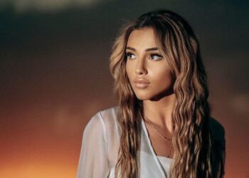 “მესმის, რომ თითოეულ ჩვენგანს ძალიან უყვარს სამშობლო, ჩვენი პატარა და კოხტა საქართველო, თუმცა „გზა ხსნისა“ სხვადასხვაგვარად გვესახება” – რას წერს ნუცა ბუზალაძე საქართველოში მიმდინარე მოვლენებზე?