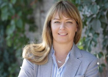 ვერ დაიჯერებთ როგორ გამოიყურებოდა სანდრა რულოვსი 21 წლის ასაკში – რა ფოტოს აქვეყნებს ყოფილი პირველი ლედი