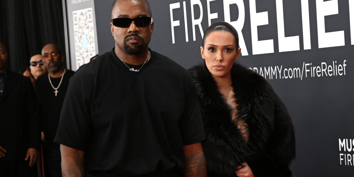 წარმოუდგენელი ციფრებია – რა თანხის ზარალი ნახა კანიე უესტმა მისი პარტნიორის დაჯილდოვებაზე შიშვლად გამოყვანის გამო