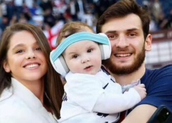 როგორ გულშემატკივრობდა ოჯახი ხვიჩა კვარაცხელიას  არსენალთან მატჩში ? – ნიცა თავაძე სტადიონიდან კადრებს გვიზიარებს