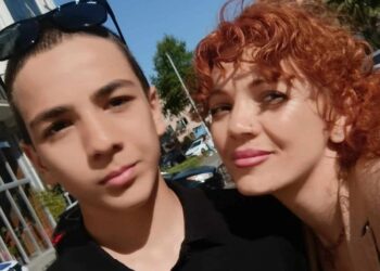 ბათუმში გაუჩინარებული ალექსანდრე მიქელაძის დედა მიმართვას ავრცელებს