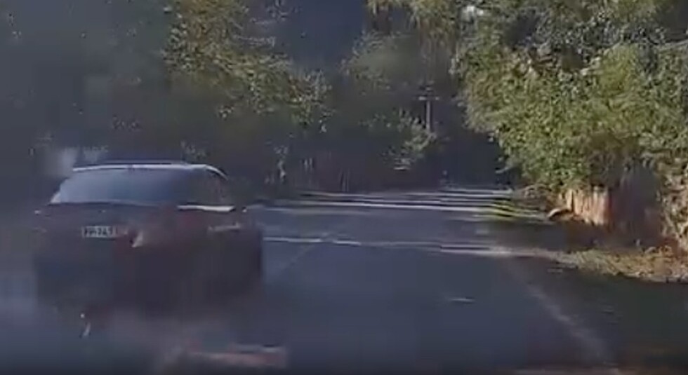 “გასწრება რომ ვცადე, არ გამიშვა… მერე ისევ შეანელა და გავასწარი, ამის შემდეგ ჩამიწუილა და დანარჩენი ვიდეოში…” – რა კადრები ვრცელდება სოციალურ ქსელში?