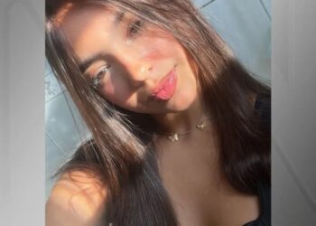 კურიერის მიტანილი ტორტით 17 წლის გოგო მოიწამლა და გარდაიცვალა – უცხოეთი