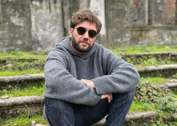 “დღეს ჩემი პირველი შვილი საშკა 22 წლის გახდა” – ნოე სულაბერიძე შვილს დაბადების დღეს ულოცავს და მასთან ერთად გადაღებულ ფოტოს აქვეყნებს