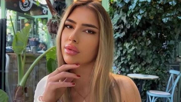 “ყველანი შოკში ვართ” – ვიდეოში ისმის შემზარავი ხმები, პარაშუტით ფრენისას 19 წლის გოგონამ მოულოდნელად უსაფრთხოების ქამარი გახსნა და სიმაღლიდან ვარდნის შედეგად გარდაიცვალა