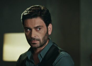 “შორეული ქალაქის” ვარსკვლავი ოზან აქბაბა ქართული ჩოხით გამოჩნდა – რა აკავშირებს საქართველოსთან მსახიობს ?