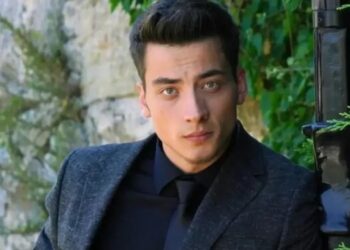 ვინ არის თურქი “ალენ დელონი” – 27 წლის ვარსკვლავის დიდი აღიარება, ამბავი სიყვარულზე და გზა დიდ სცენამდე