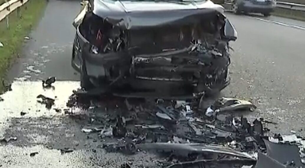 ერთმანეთს ორი ავტომობილი შეეჯახა – ვრცელდება უმძიმესი ავარიის კადრები, რომელსაც მსხვერპლი მოჰყვა