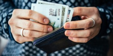 ვის შეიძლება შეუწყდეს სოციალური დახმარება – “ამ ადა­მი­ან­თა უმ­რავ­ლე­სო­ბას გა­აჩ­ნია გარ­კვე­უ­ლი სა­ხის შე­მო­სავ­ლე­ბი… გადახედვას საჭიროებს”