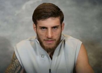 რა თანხა გამოიმუშავა ალექსანდრე თოფურიამ ყაზახი მეტოქის დამარცხებით ?