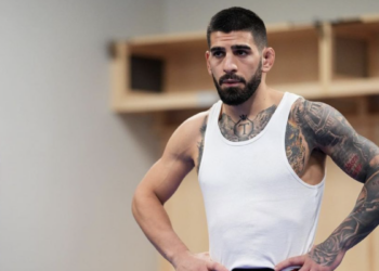 “ამ ნაბი**არმა ილიამ ქალზე ხელი აწია. ამის გამო ბო*ი ხარ, შენი ძმაც ბო*ია, შენ არ იმსახურებ შვილების ნახვას, რადგან მათ დედაზე ხელი აღმართე” – UFC-ს ცნობილი მებრძოლი ილია თოფურიას დაუპირისპირდა